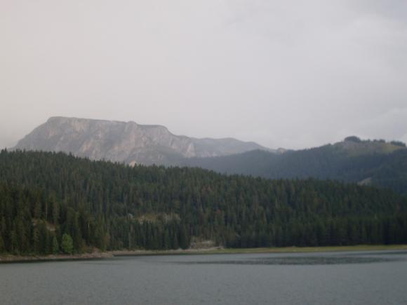 This image has an empty alt attribute; its file name is durmitor-crno-jezero-31.jpg